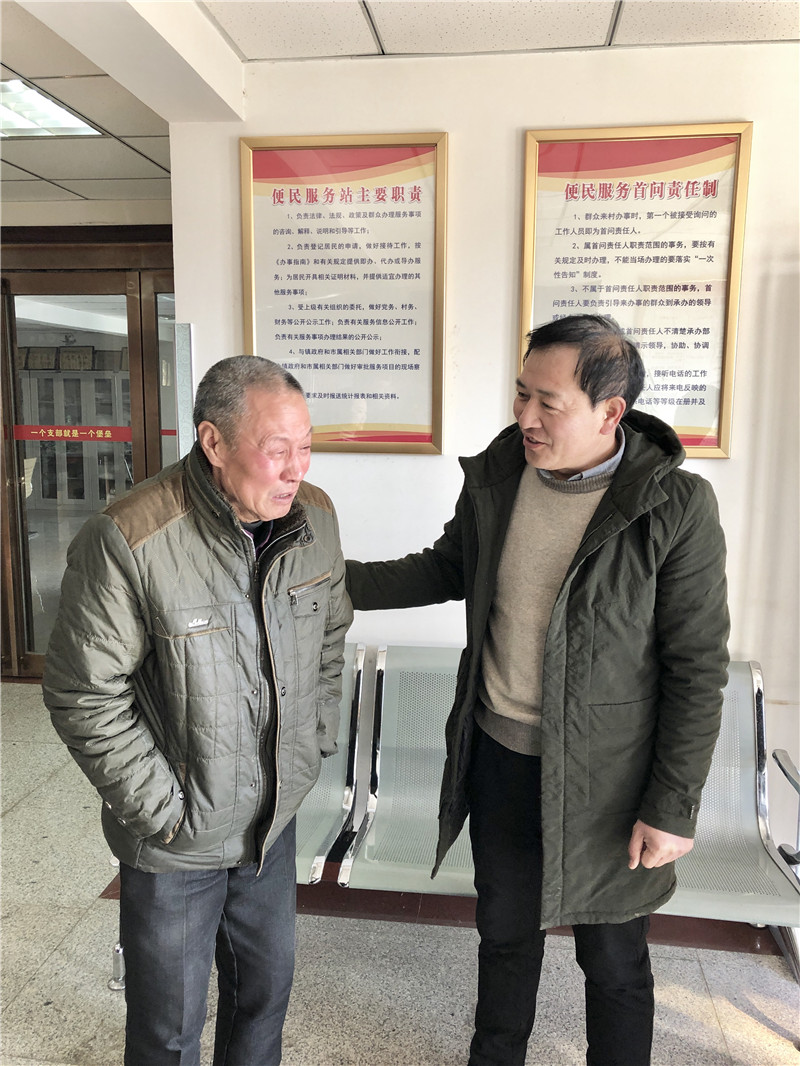 鄭州科威耐材春節前慰問困難群眾(領導鼓勵要對未來充滿信心)